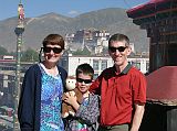 Tibet Lhasa 02 13 Charlotte Ryan, Dangles, Peter Ryan, Jerome Ryan On Jokhang Roof with Potala Behind